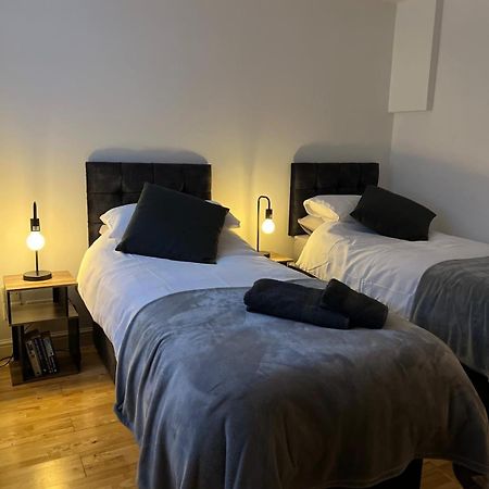 לונדון Cozy 1 Bedroom Basement Flat מראה חיצוני תמונה