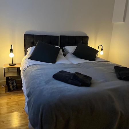 לונדון Cozy 1 Bedroom Basement Flat מראה חיצוני תמונה