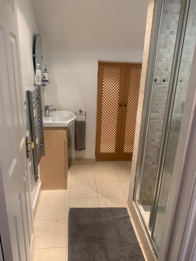 לונדון Cozy 1 Bedroom Basement Flat מראה חיצוני תמונה