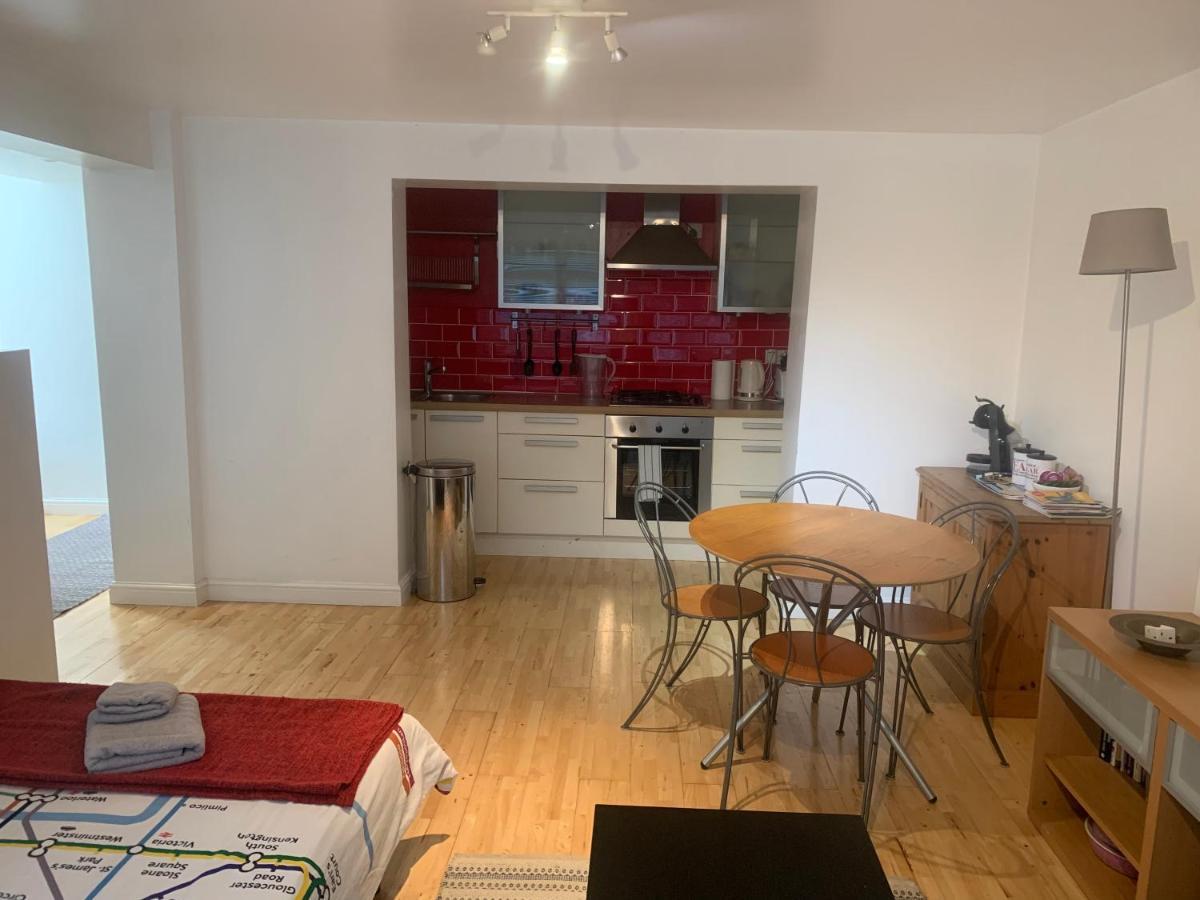 לונדון Cozy 1 Bedroom Basement Flat מראה חיצוני תמונה