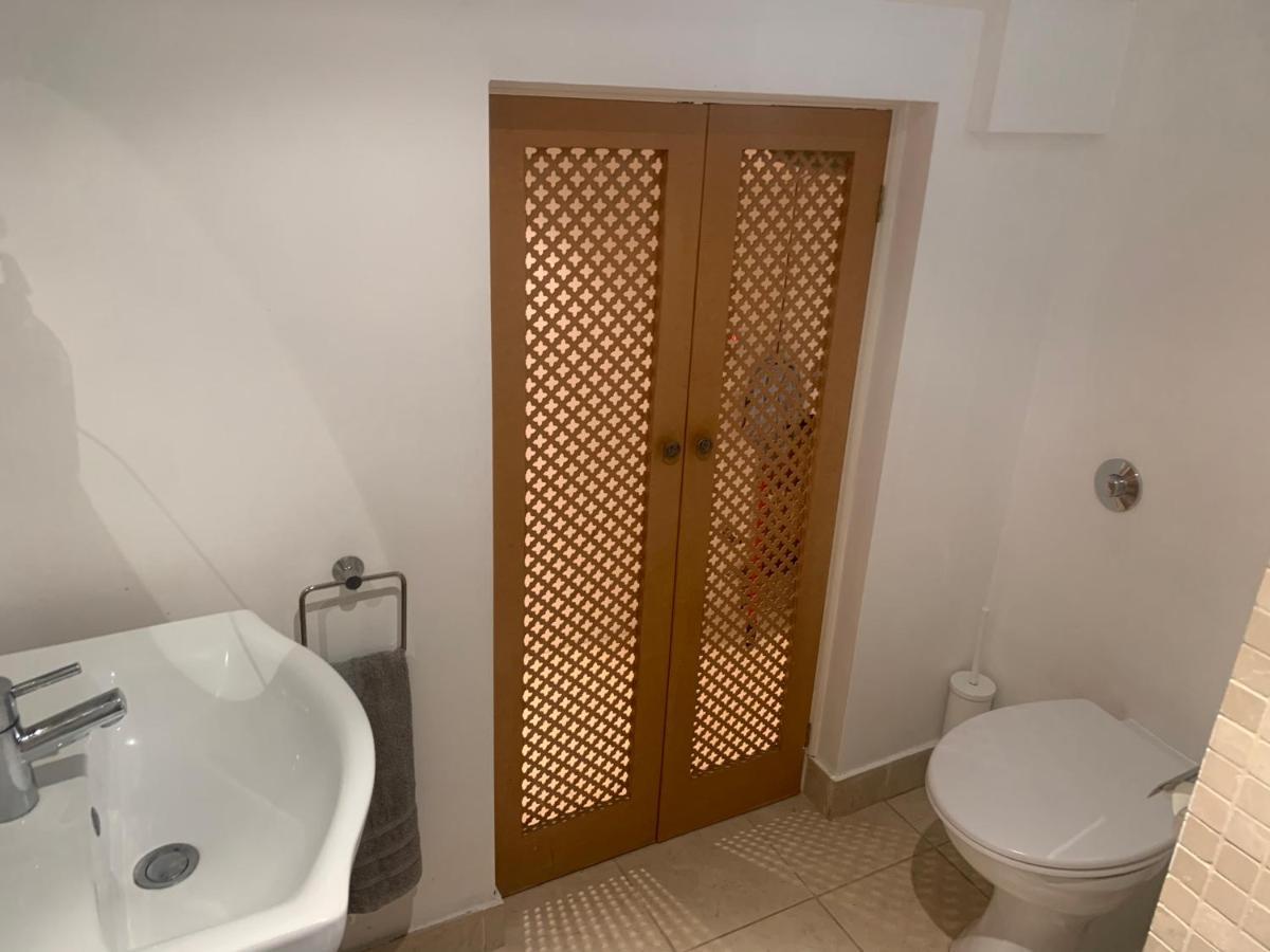 לונדון Cozy 1 Bedroom Basement Flat מראה חיצוני תמונה