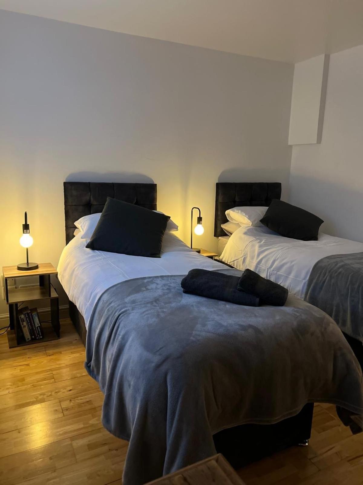 לונדון Cozy 1 Bedroom Basement Flat מראה חיצוני תמונה