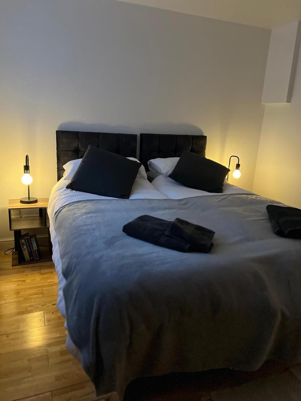 לונדון Cozy 1 Bedroom Basement Flat מראה חיצוני תמונה